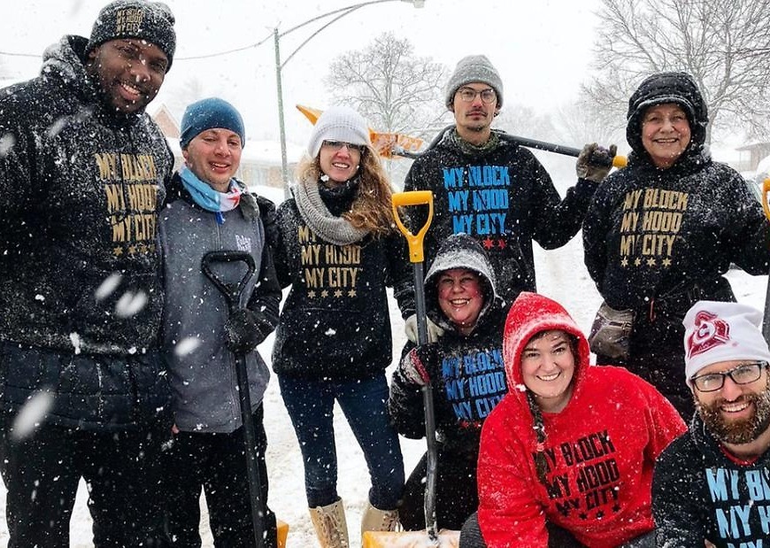 How one tweet inspired 120 people to shovel snow for the elderly in a Chicago neighborhood