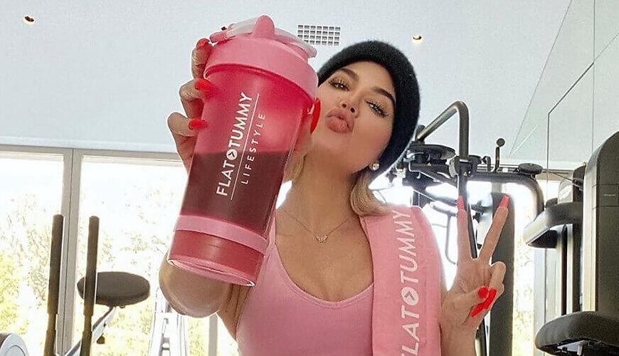 Khlo Kardashian slammed for promoting Flat Tummy productsagain